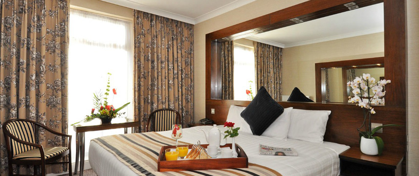 Flannery`s Hotel King Room